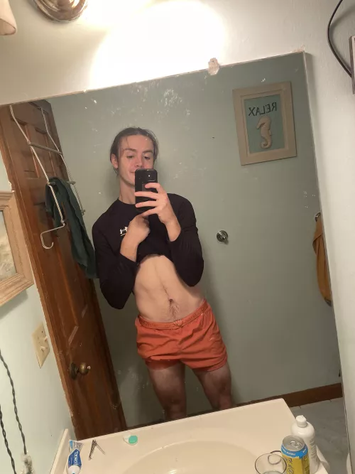 I bet you could manhandle me pretty easily😋