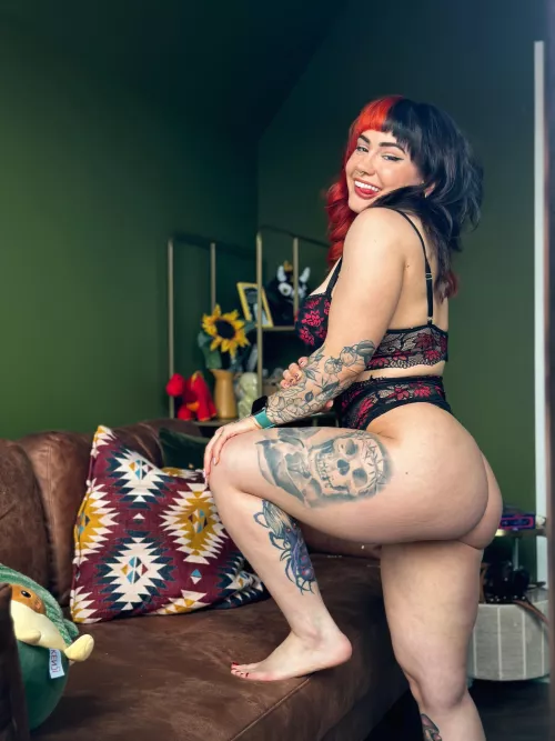 I competed in my first national powerlifting competition yesterday! 💪🏻