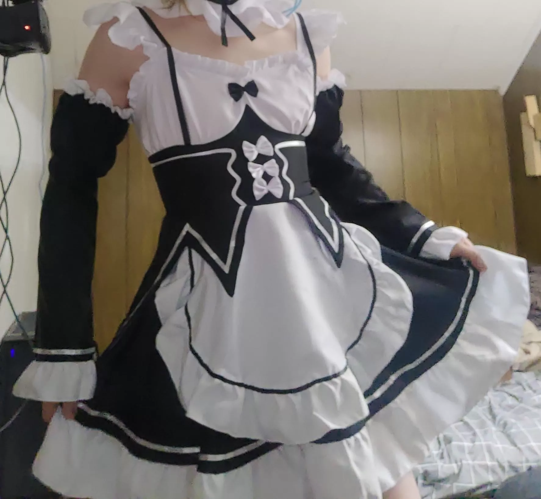 I got a maid outfit🥰