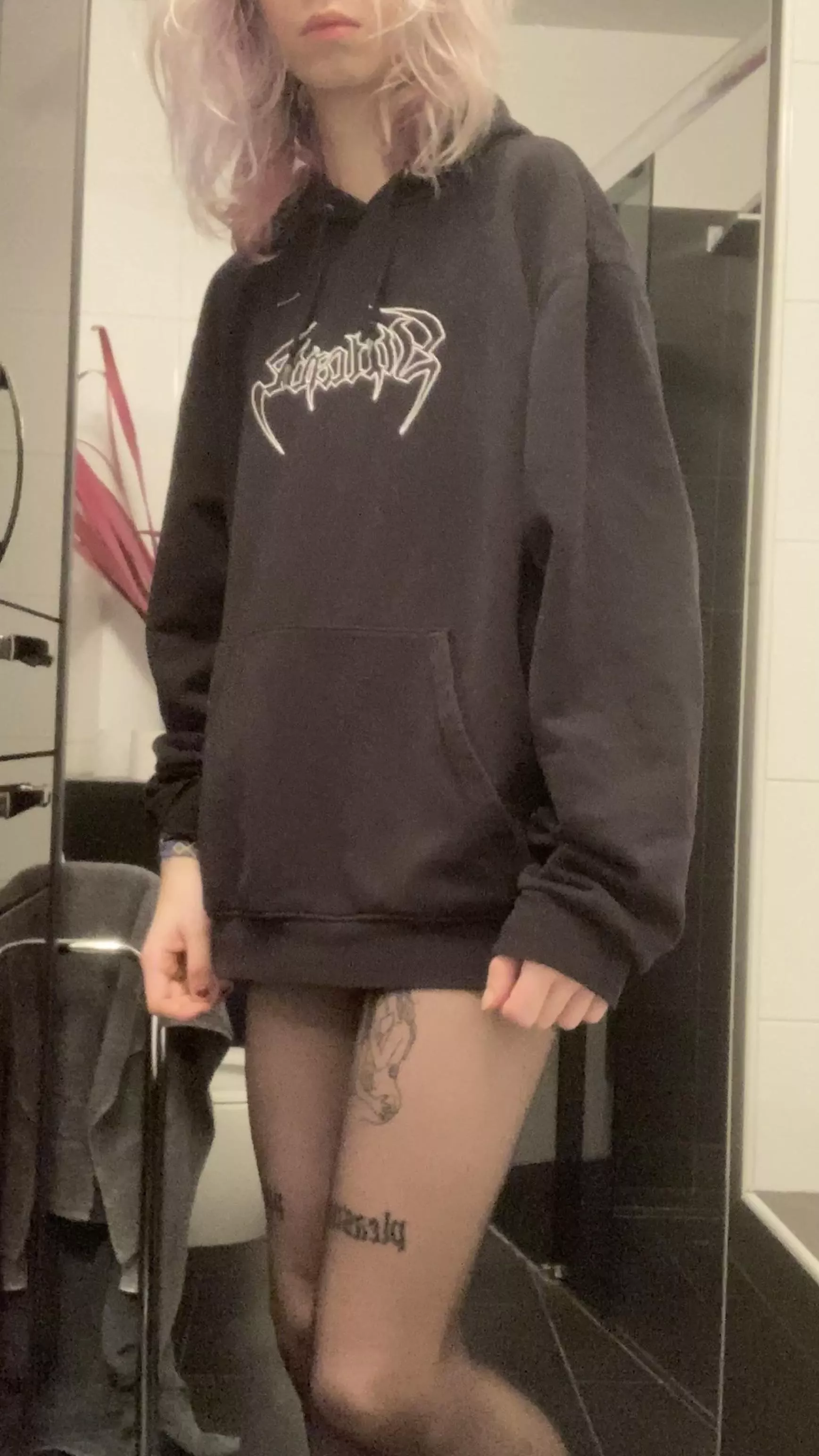 i love this hoodie