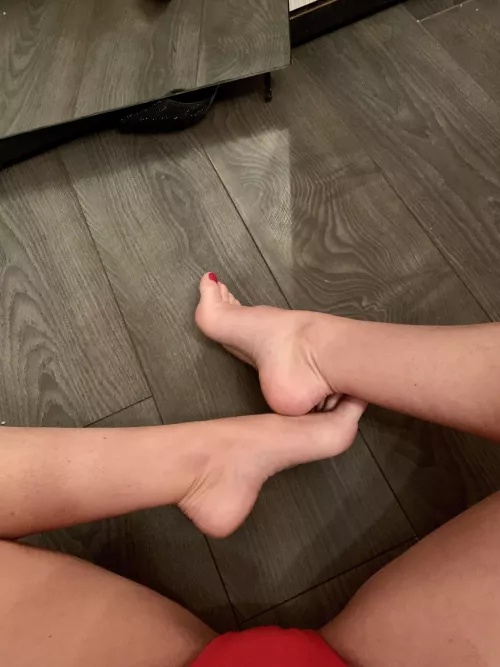 I would like to feel your cream on my sweaty feet