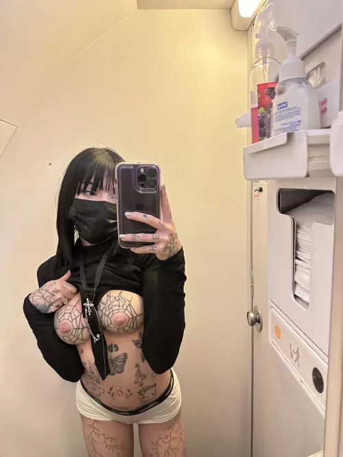 i’m in love with airplane nudes.