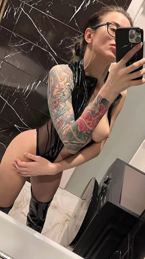 I’m ready to play naughty mmmm