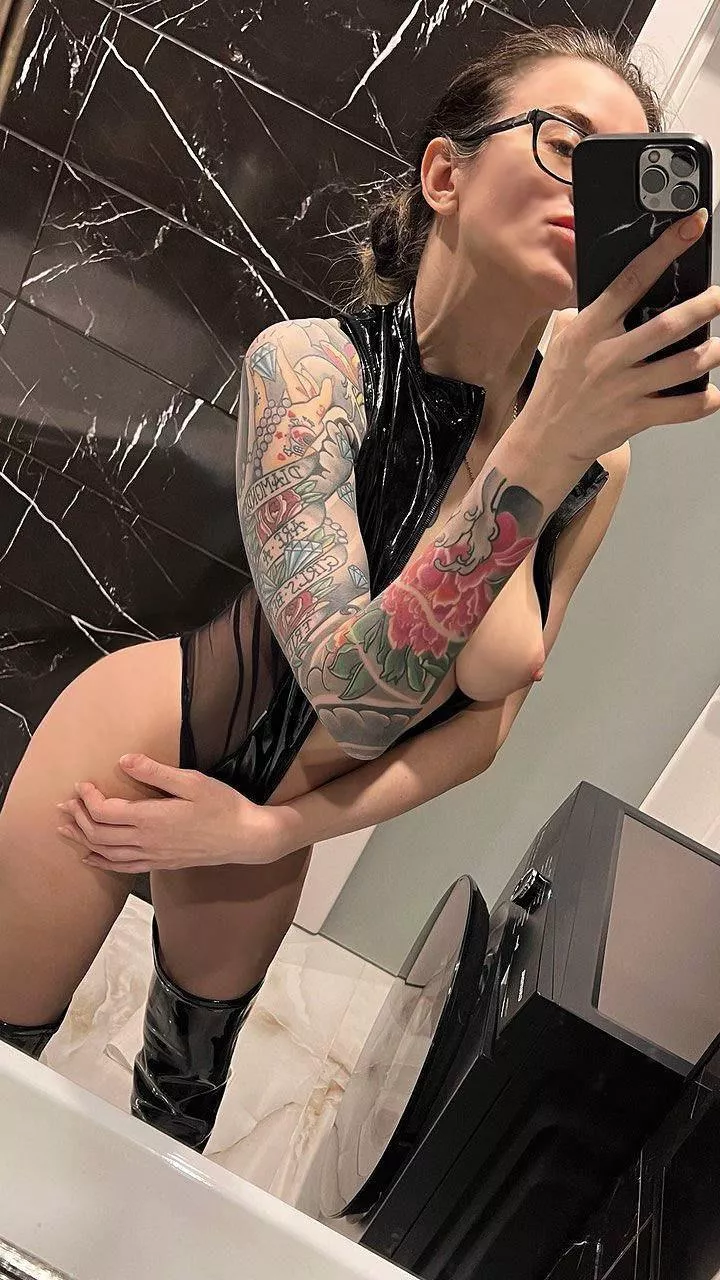 I’m ready to play naughty mmmm