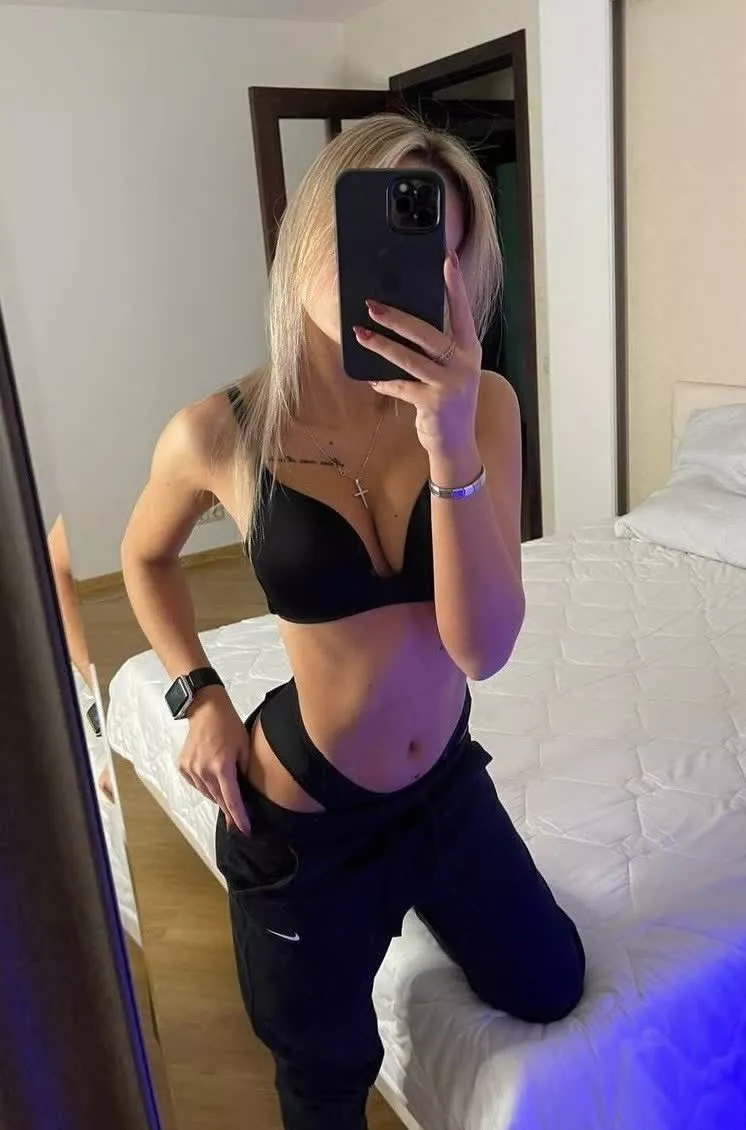 My flat tummy doesn't mind being stretched from the inside by your big size 😏[IMG]