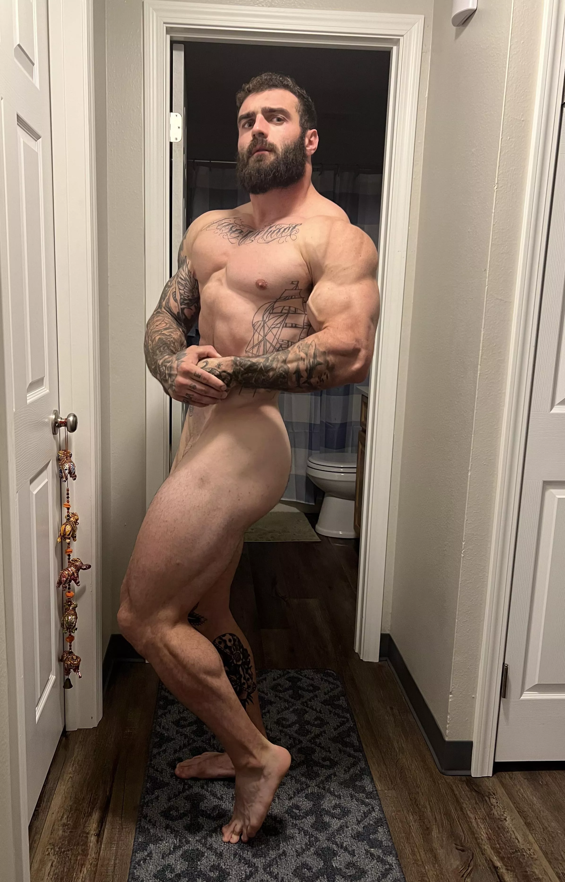 Quad or glute dominant squats🤔