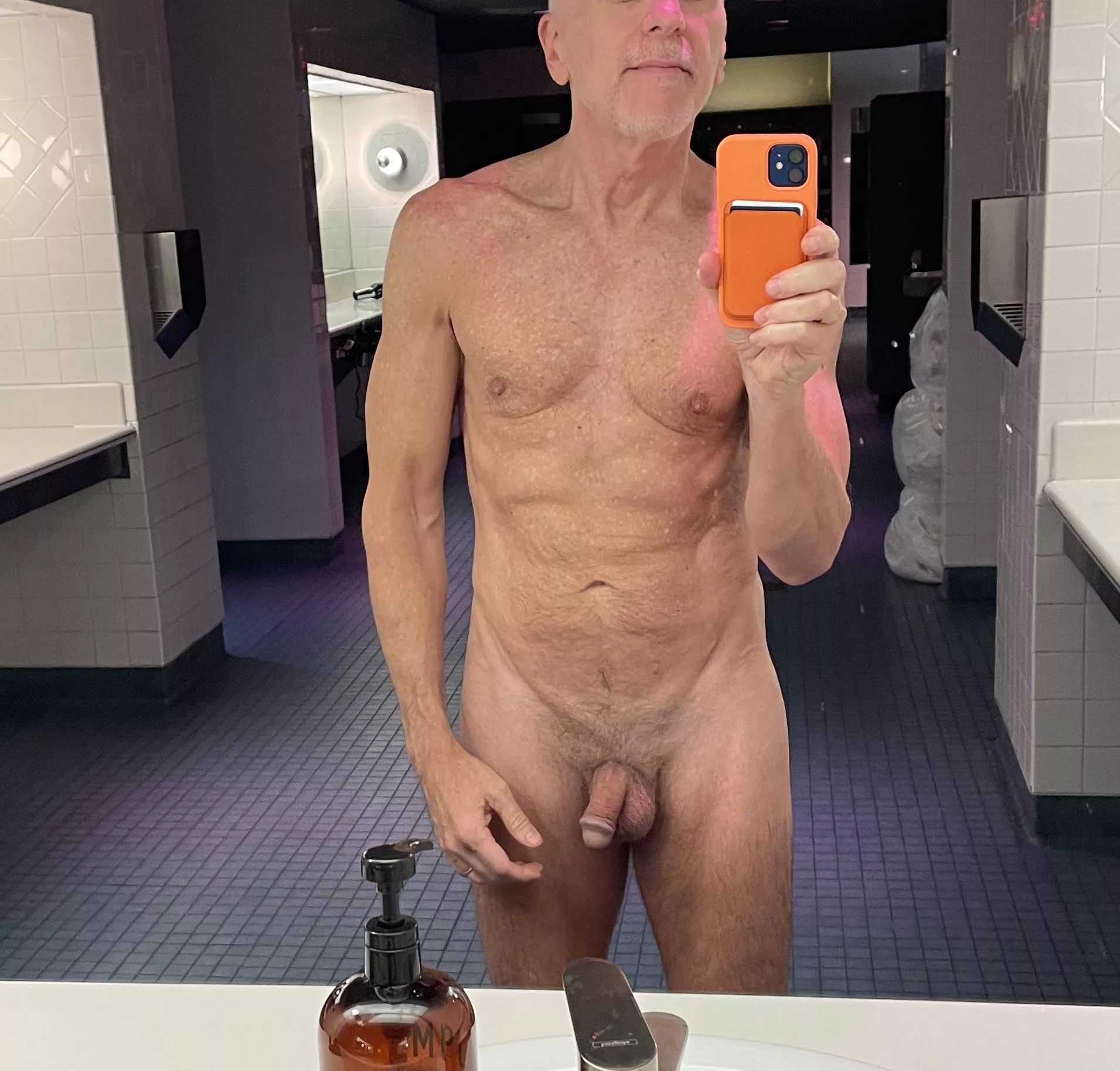 Quiet in the locker room (59)