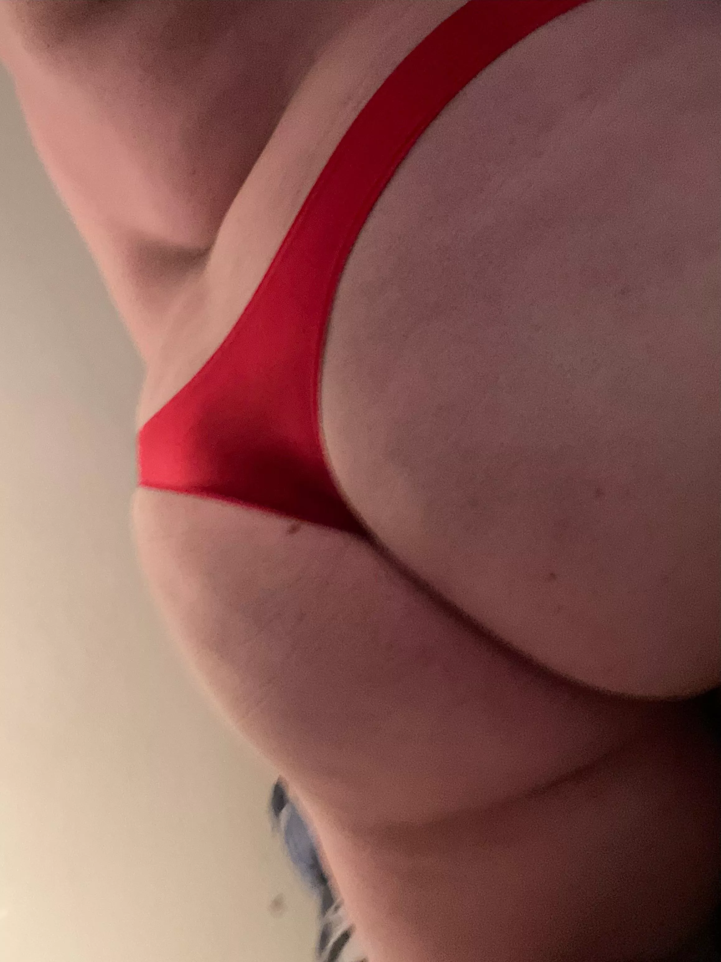 Red and cheeky 😘