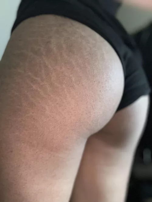 Showing off my booty 🍑😜