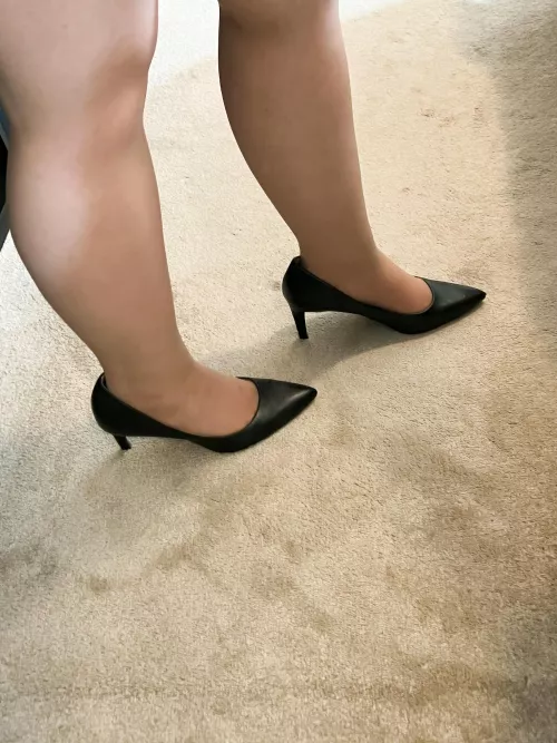 sometimes a simple black heel is so nice