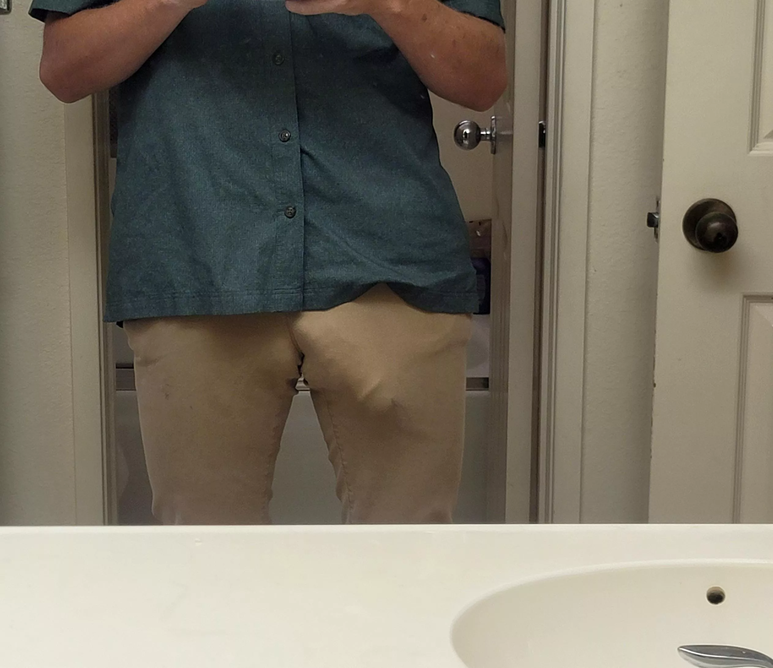 tight pants make my cock irresistible looking