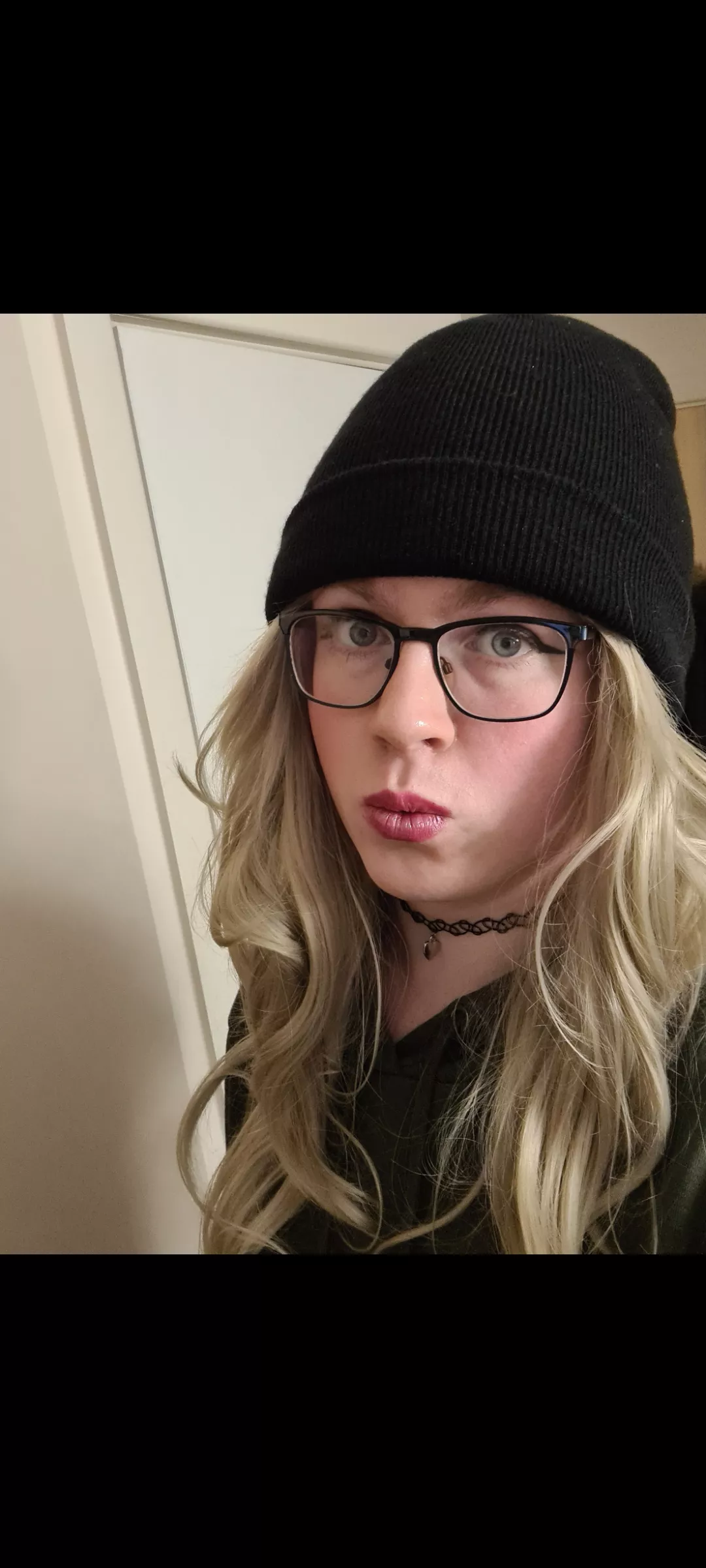 Trying a new pose, not too sure but it's Femboy Friday for a reason right?