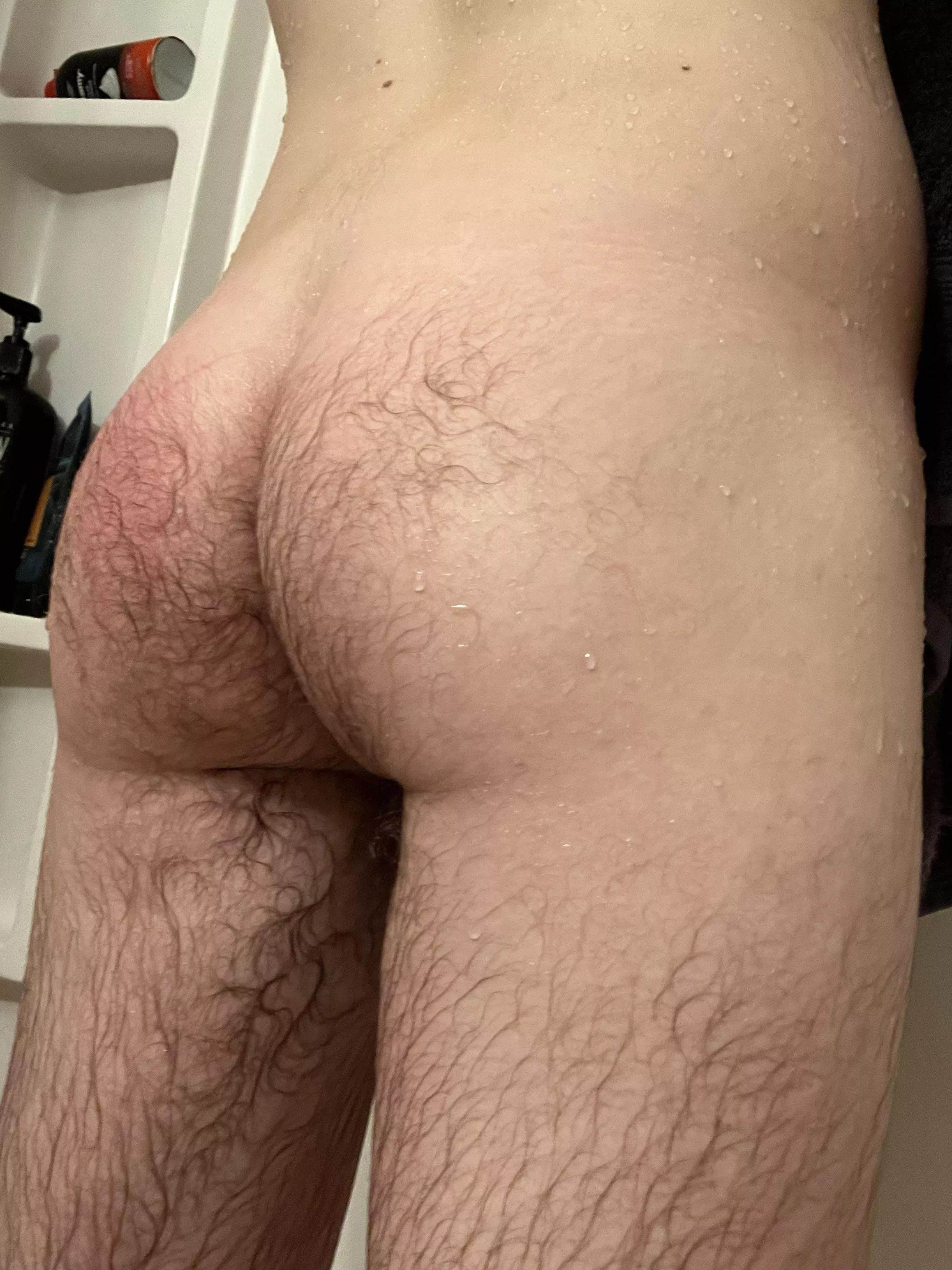 Wet hairy ass😈