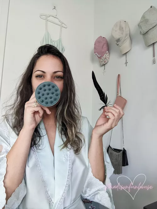 who wants to play 💗😈