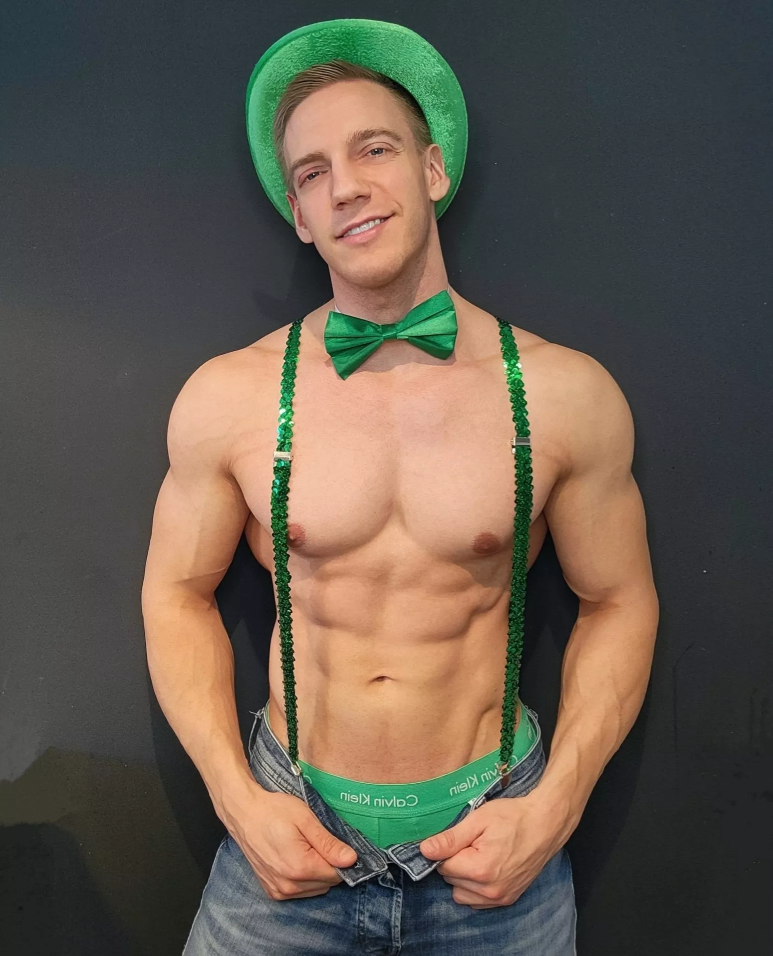 Would you celebrate St-Patrick's day in my bed 😏..?