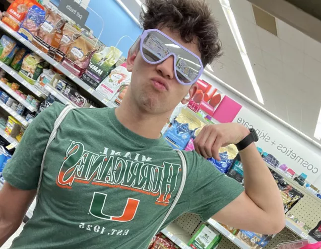 18 hs student home alone looking for fun with fit college/frt bros and muscle dads @vpv2005 florida++ dog owners++