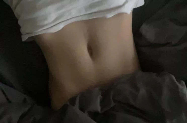 19 do guys like boys with a small waist? 🥺