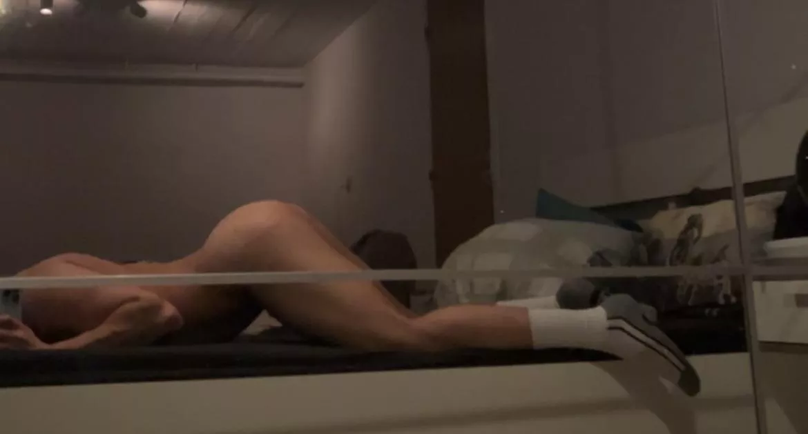 20 Denmark hmu if u show face, fit and hung +verbal +arab sc: boi22455