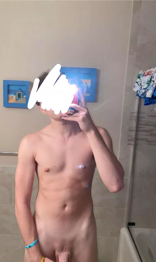 20 I’m curious and horny asf I want a hot bro to jerk with. Sc-Axel_harvy22222. Muscles++ abs++ uncut++ fit++