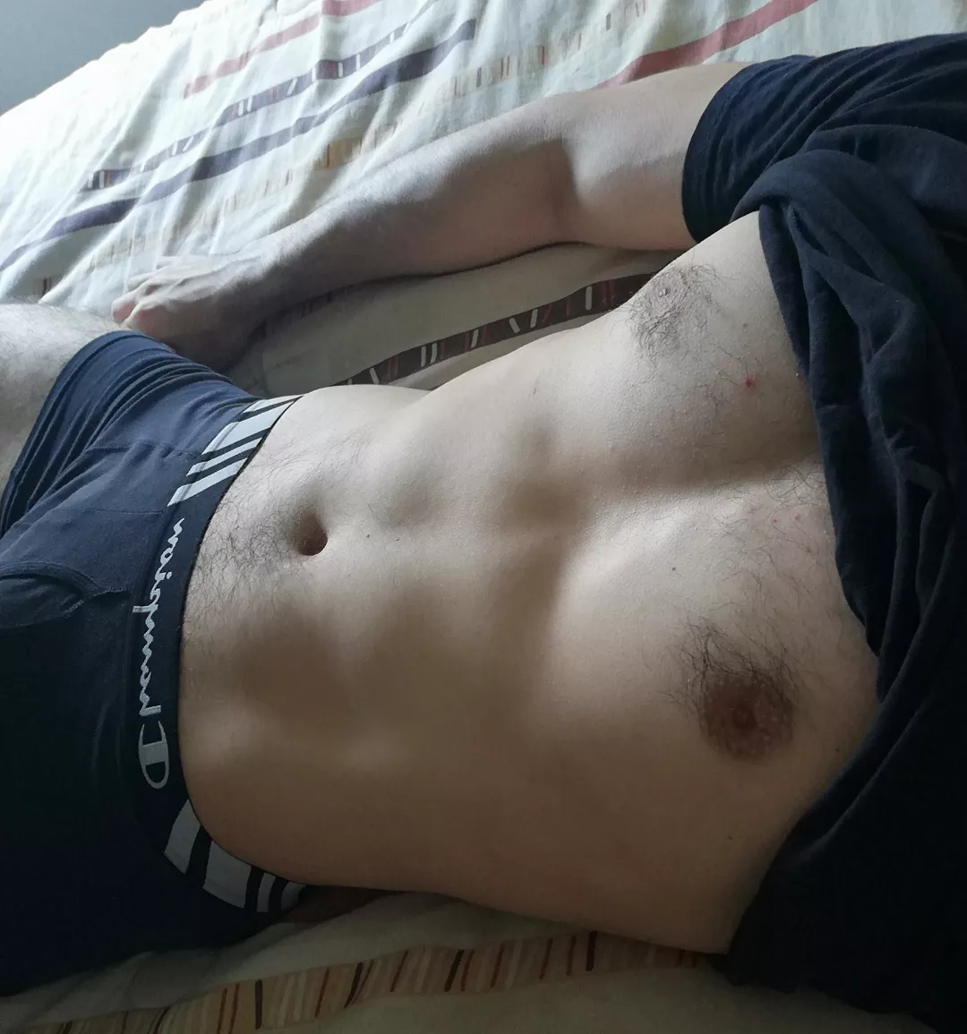 24 good looking Crossfit guy looking for a similar jo buddie that shows face too. bearded or blonde + sc: Craigrichey19