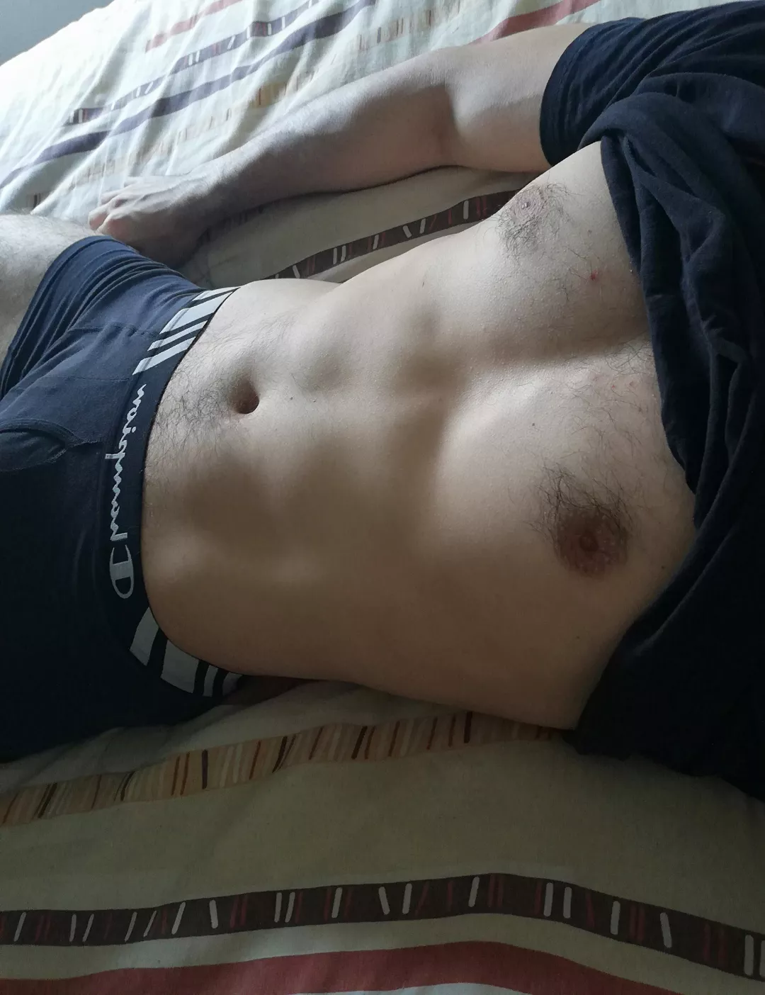 24 good looking Crossfit guy looking for a similar jo buddie that shows face too. bearded or blonde + sc: Craigrichey19