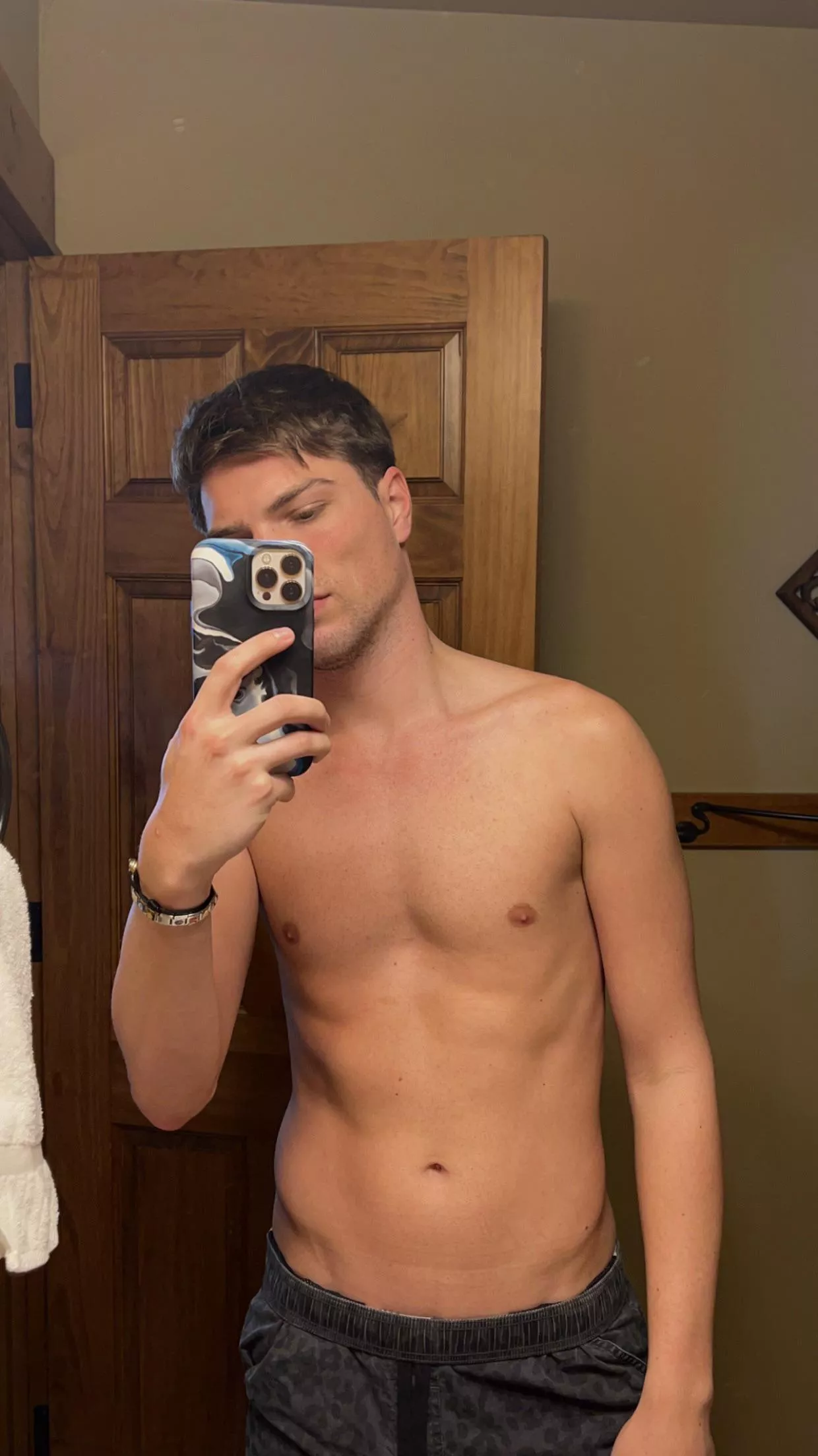 25 California looking for regular jerk bud. Be hung and fit. @danieldove3