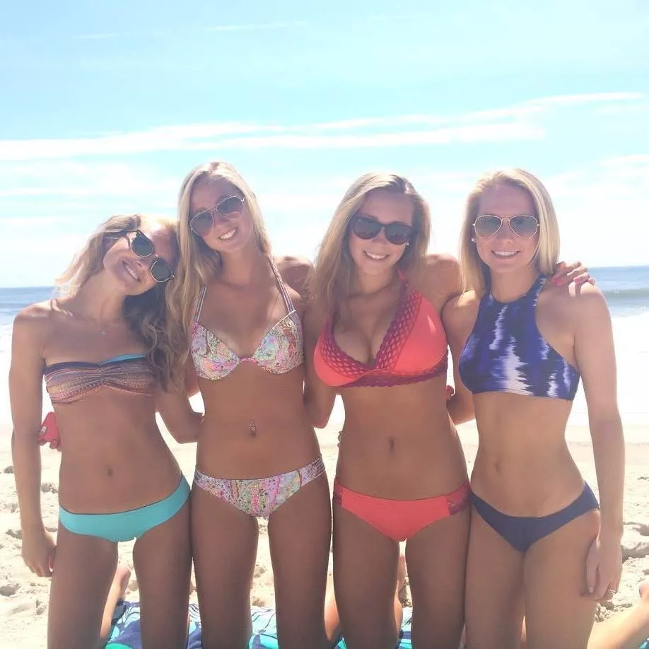4 Blondes on the Beach