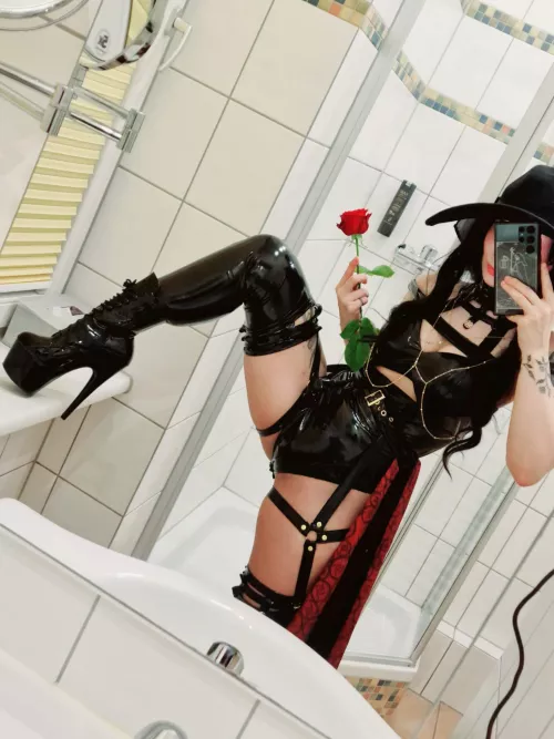 Black is always elegant