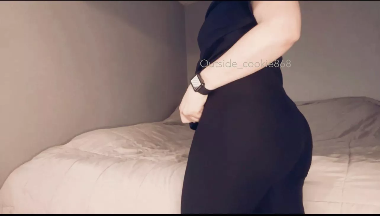 Black leggings are my life :))