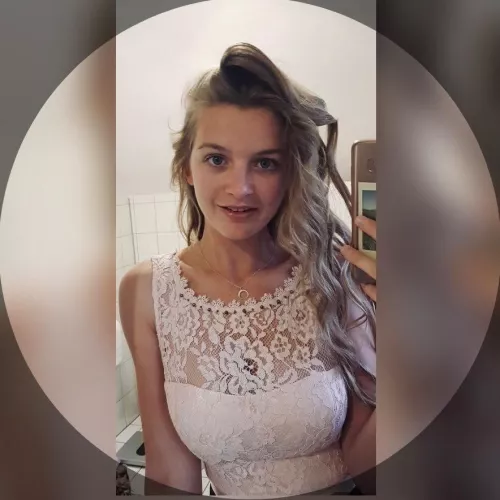 Blonde with package IUTR