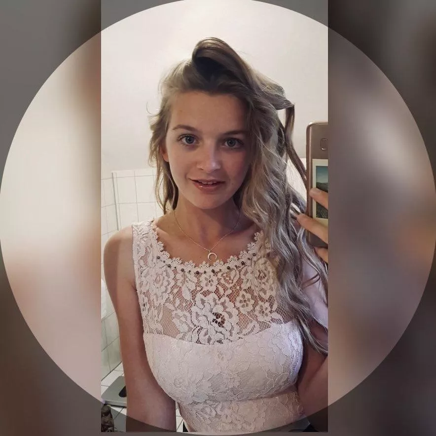 Blonde with package IUTR