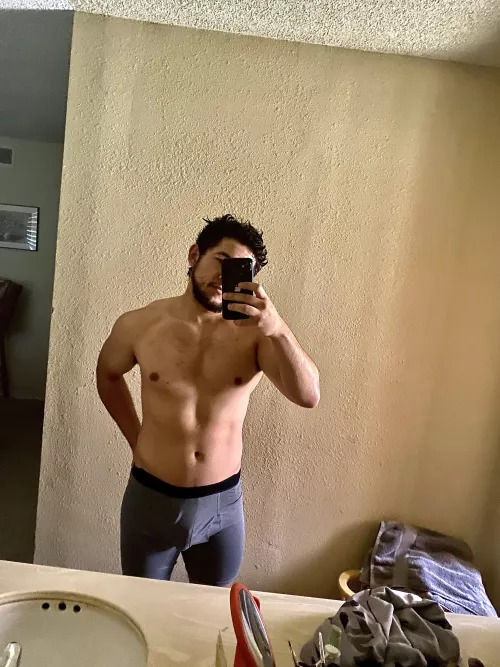 Cold showers before the gym 💦 [M]