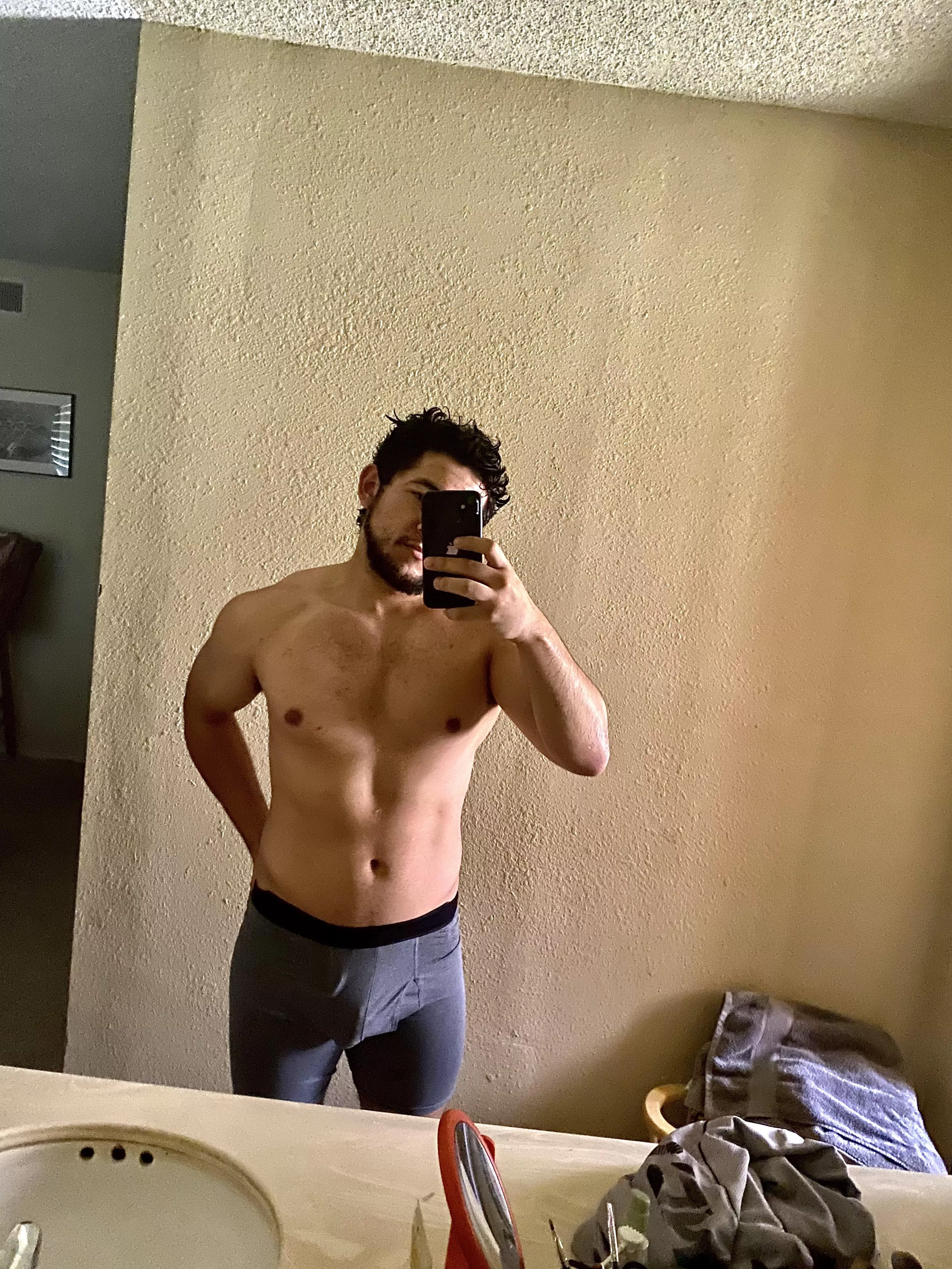 Cold showers before the gym 💦 [M]