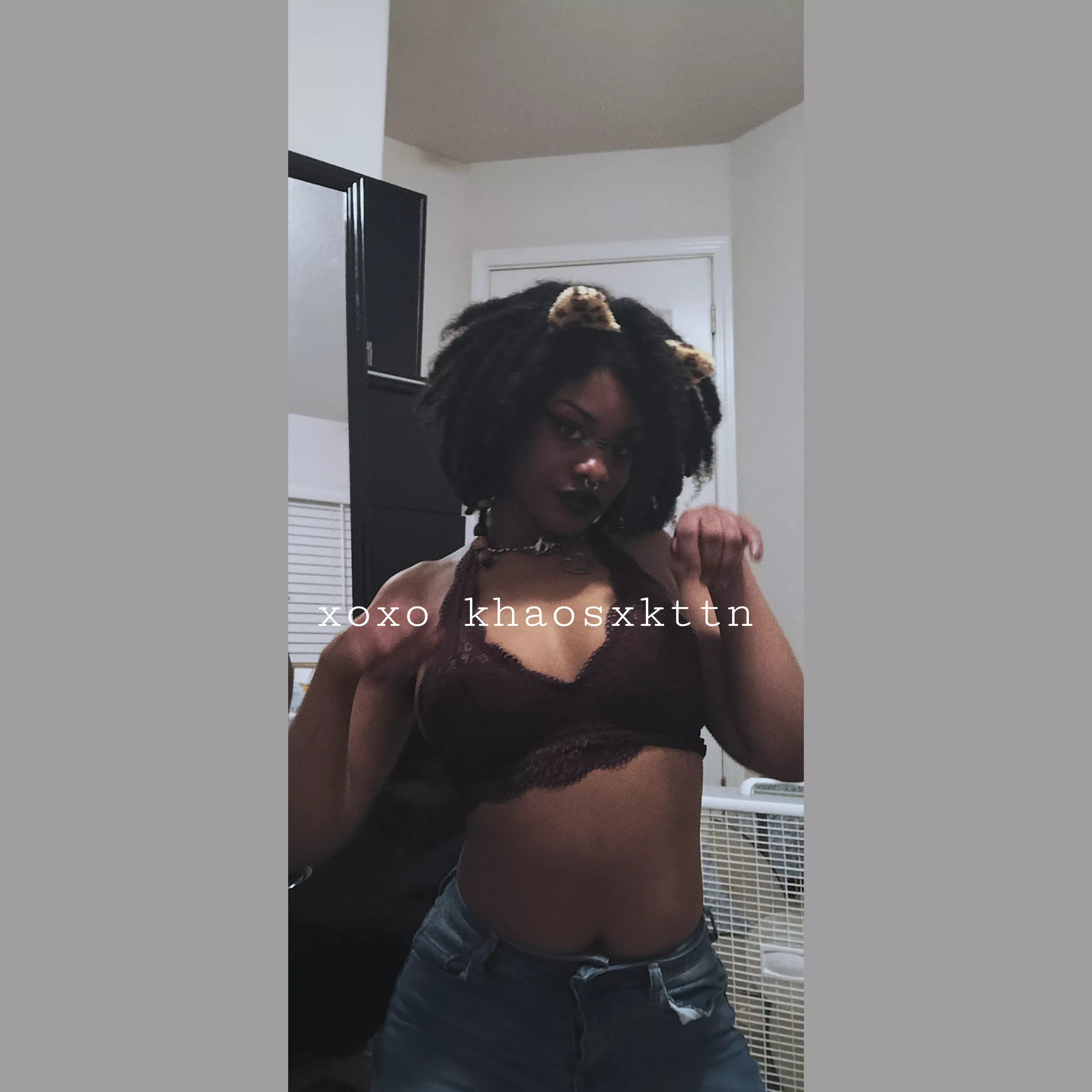 Feel me up cutie, promise I don't scratch..too much 😻🧸🐾