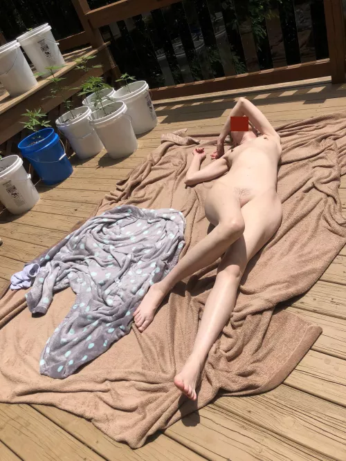 [F]reshly Sunning Ladies