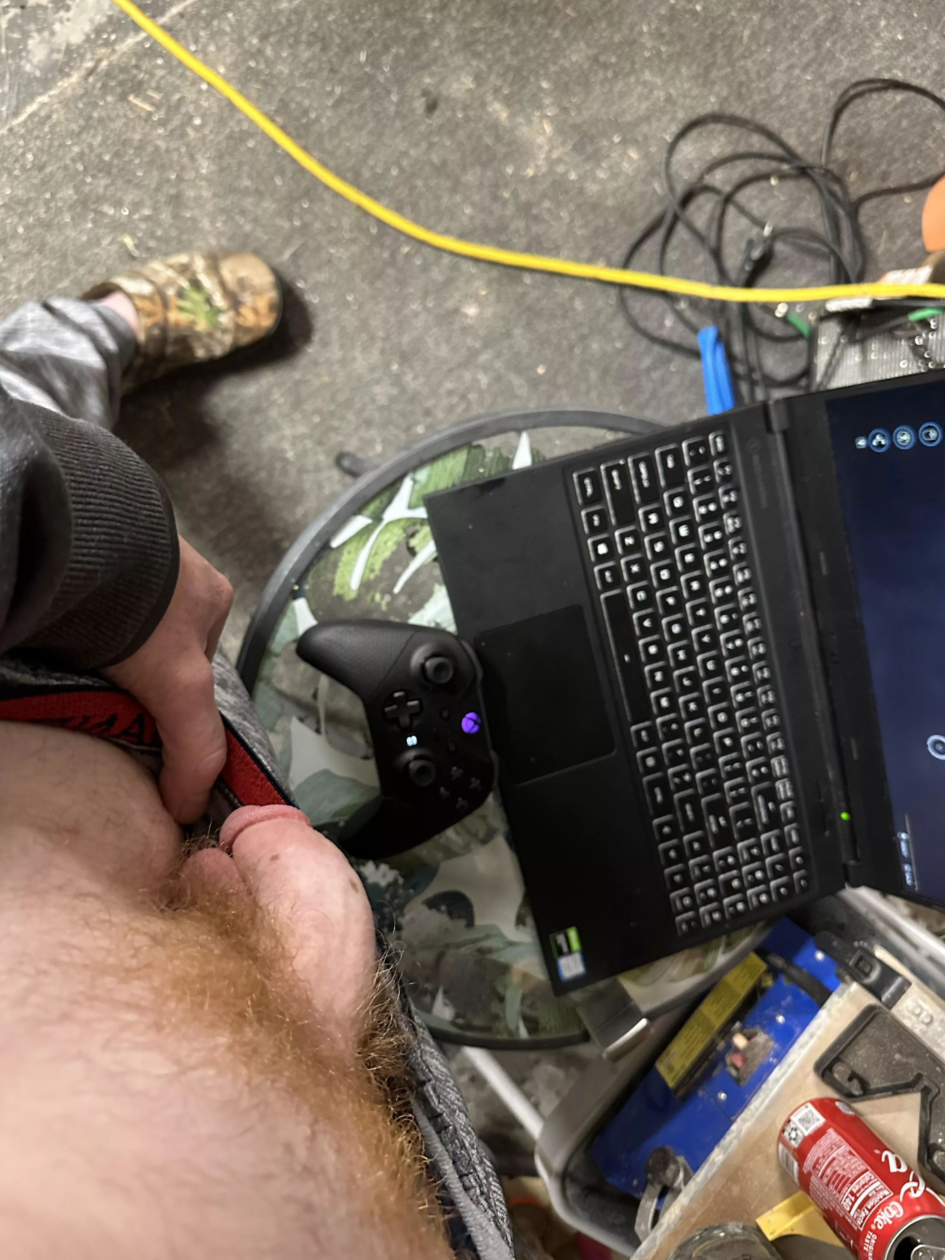 Gonna play a little hogwarts and tease my hog until my pal gets here(;