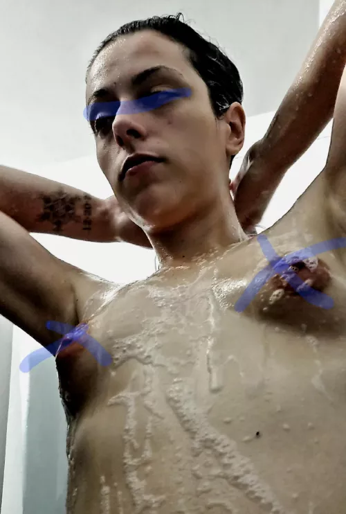 Here ill be a good girl and cover my nipples so you can't see them 😏