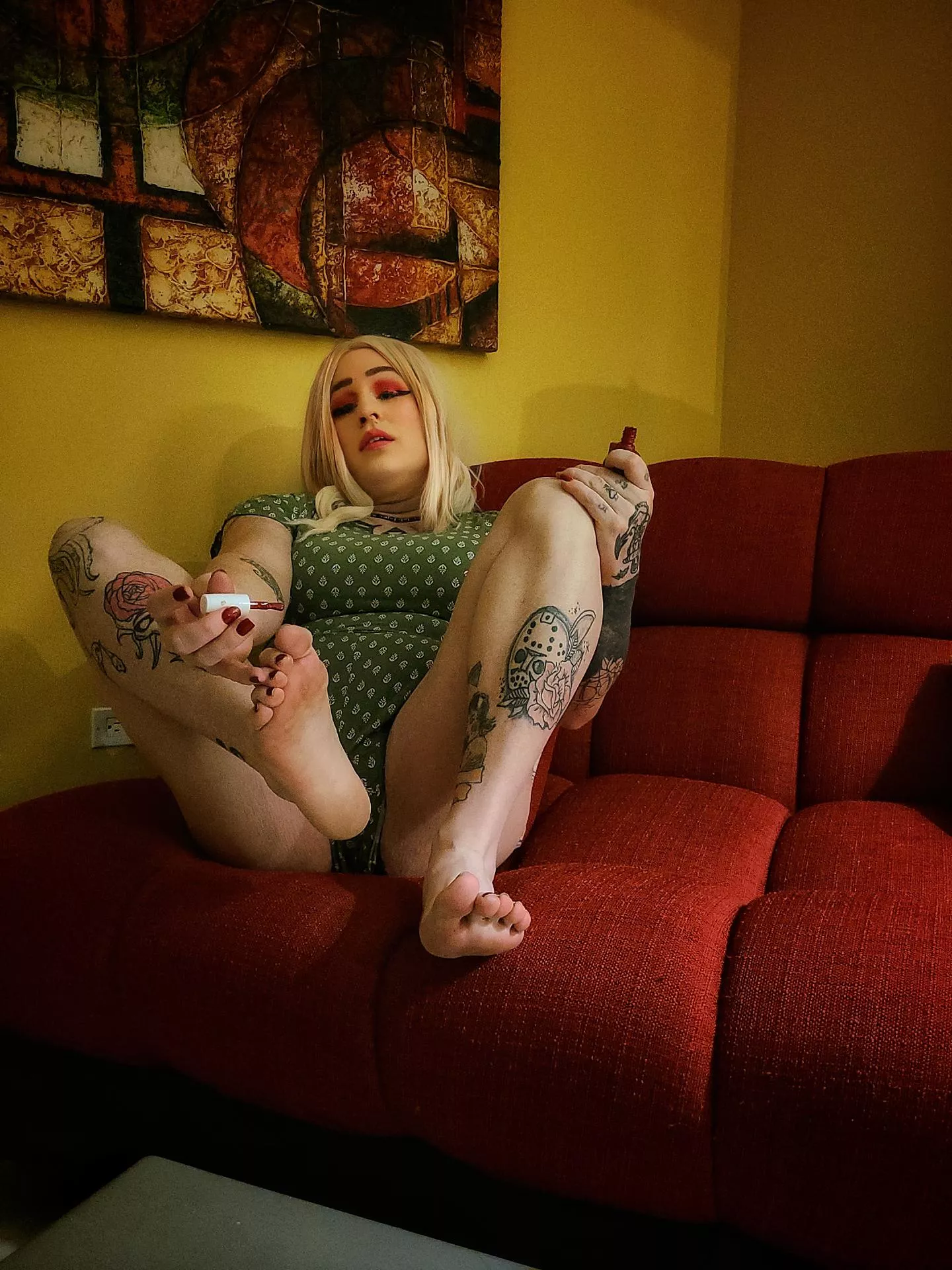 I get horny when I paint my toes. 🏳️‍⚧️💗