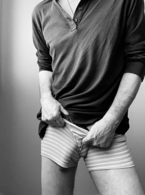 If vertical stripes make you look thinner, then I guess horizontal ones must make you...thicker...