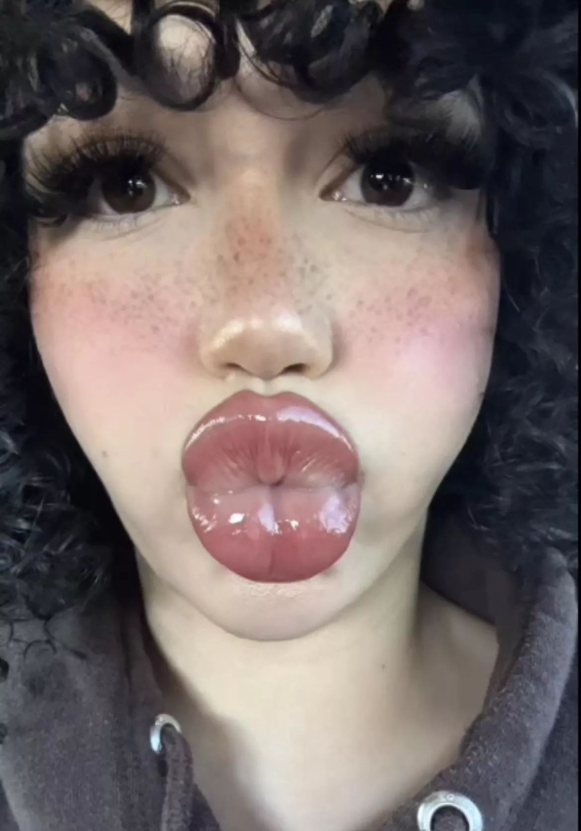 Imagine her sucking you up 🤤, full vid on my Sub