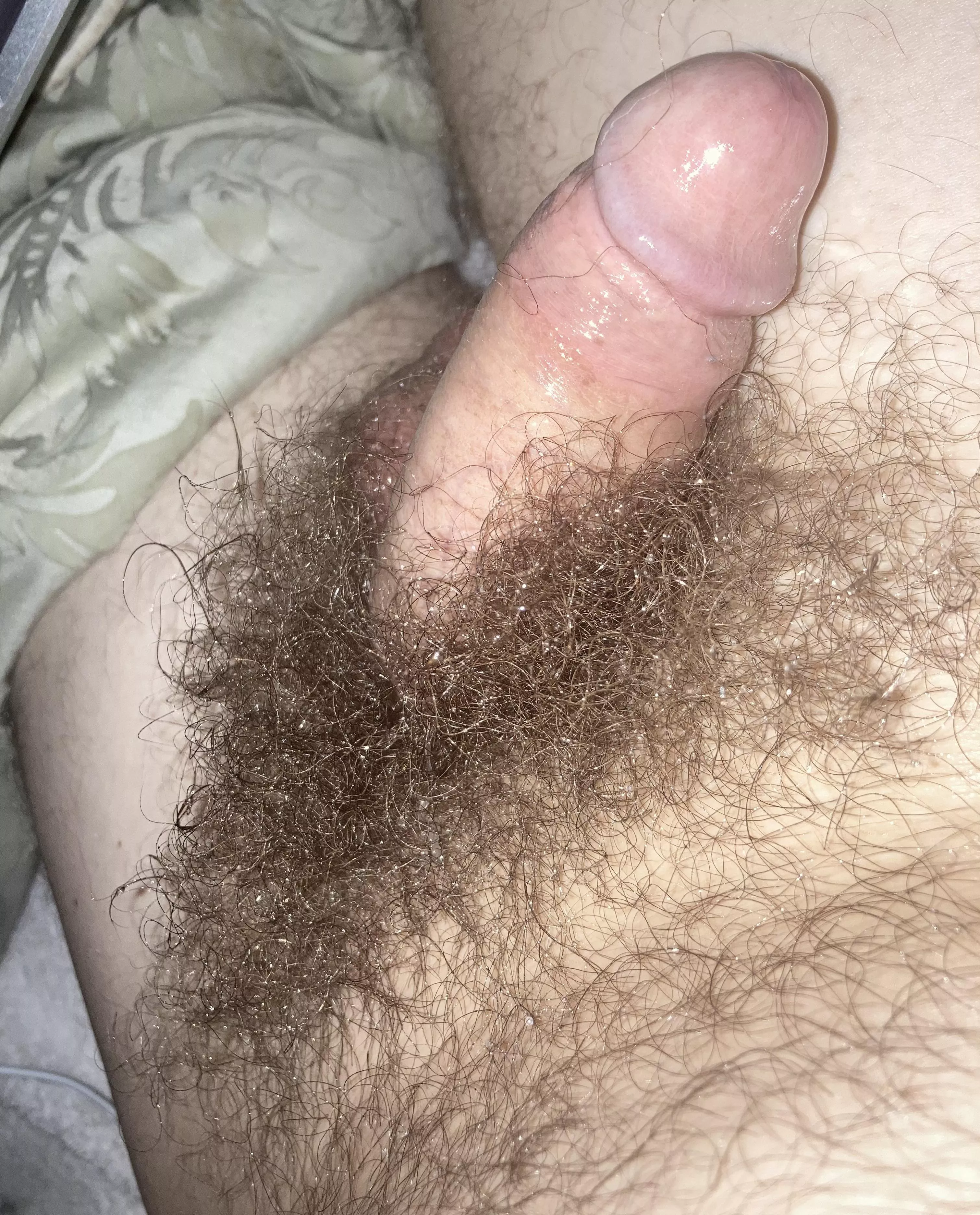 Jerking off. My dick gets covered in pubes ✊🏻