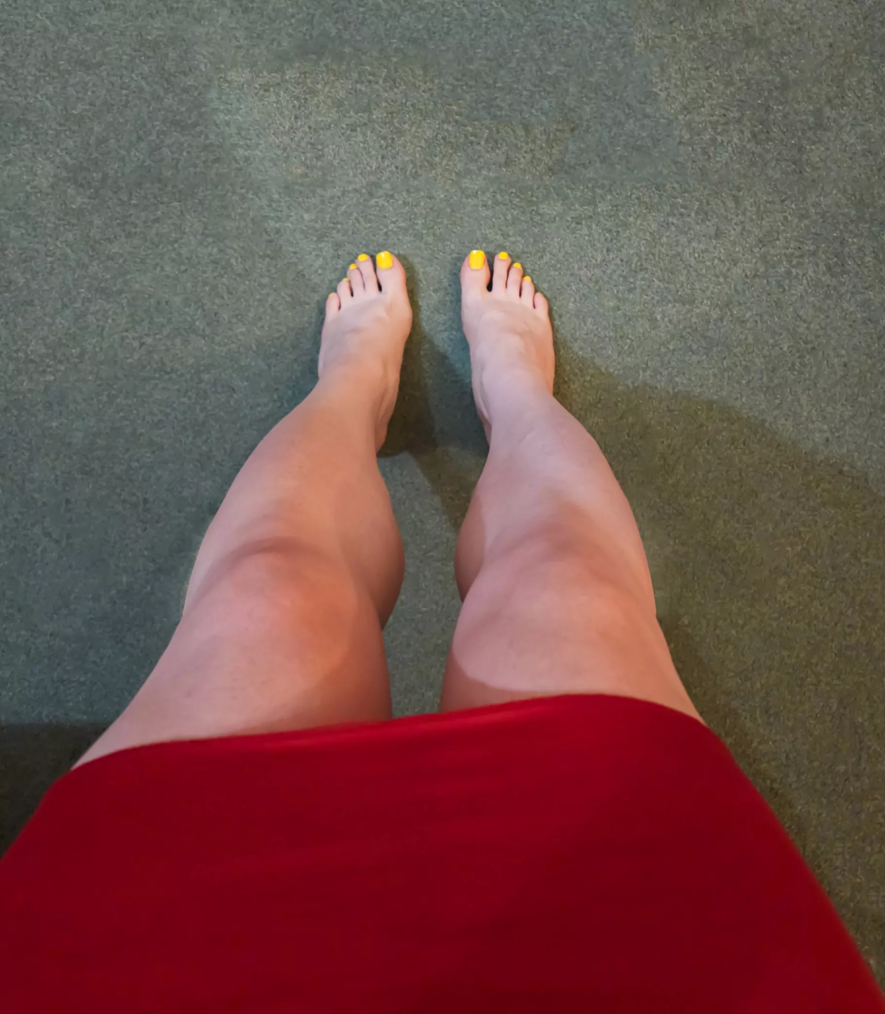 My feet are soo ticklish, please lick them gently 💛💛