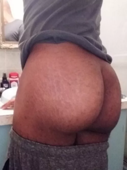 post squats/steam-room; pre-shower 🏃🏽‍♂️💪🏾🏋🏾‍♂️