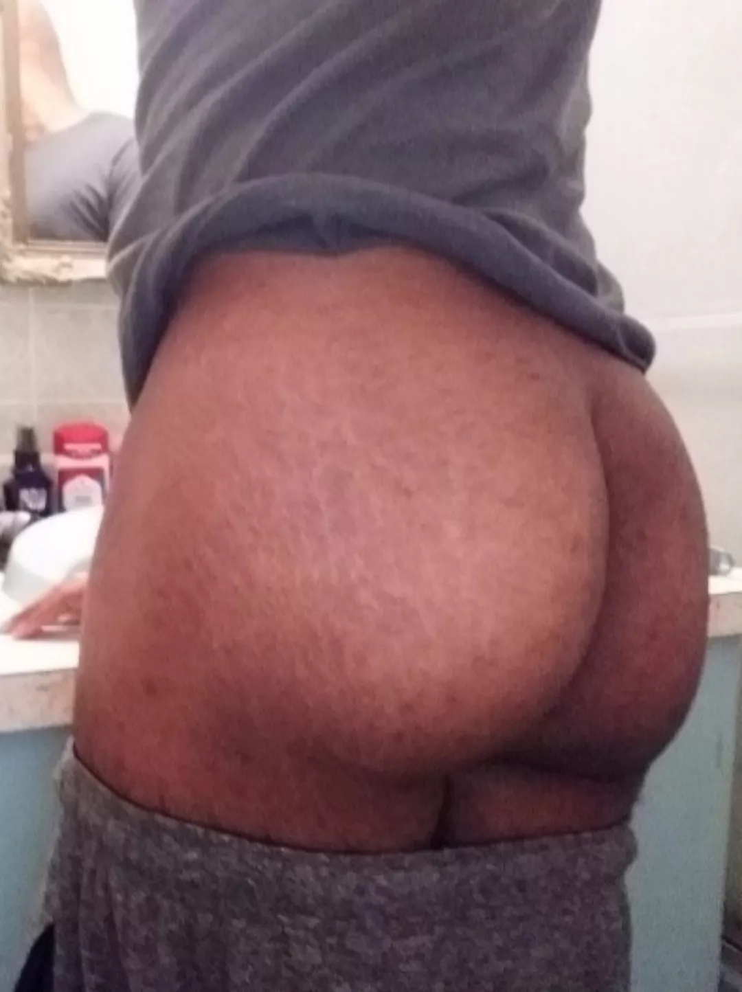 post squats/steam-room; pre-shower 🏃🏽‍♂️💪🏾🏋🏾‍♂️