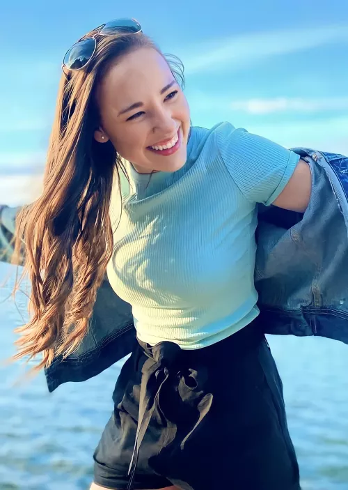 Pretty Brunette (21)