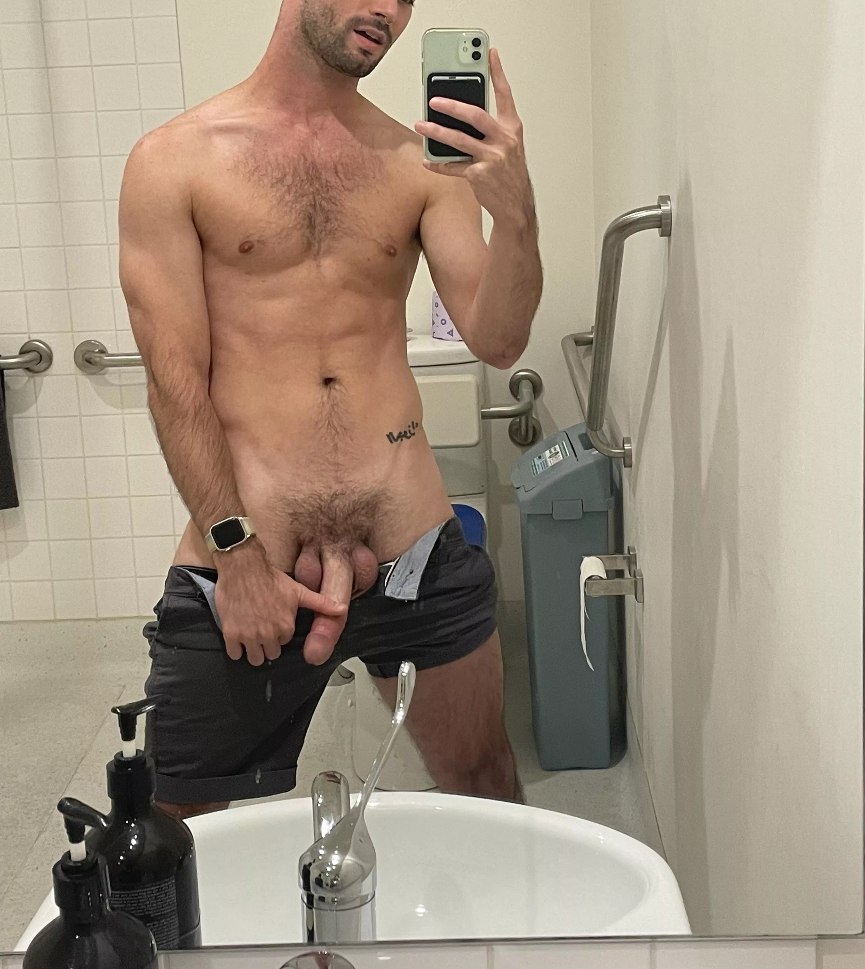 raise your hand if you’re a bottom who loves getting bjs