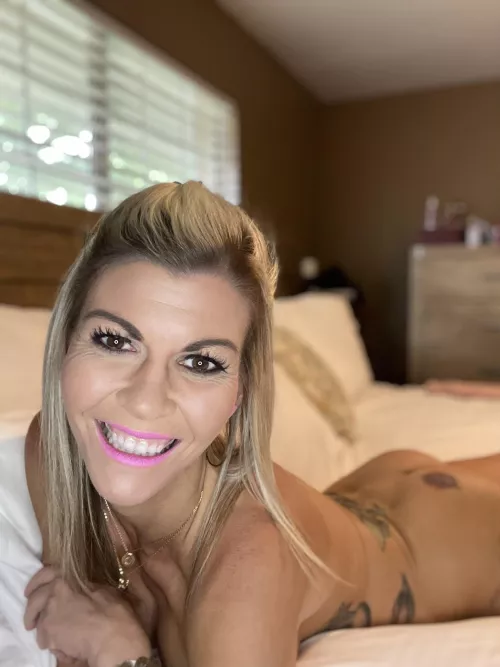 Real MILFs just have more fun! Do you like a good smile and tease?
