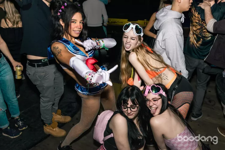 Sailor Moon & her rave besties 🤪