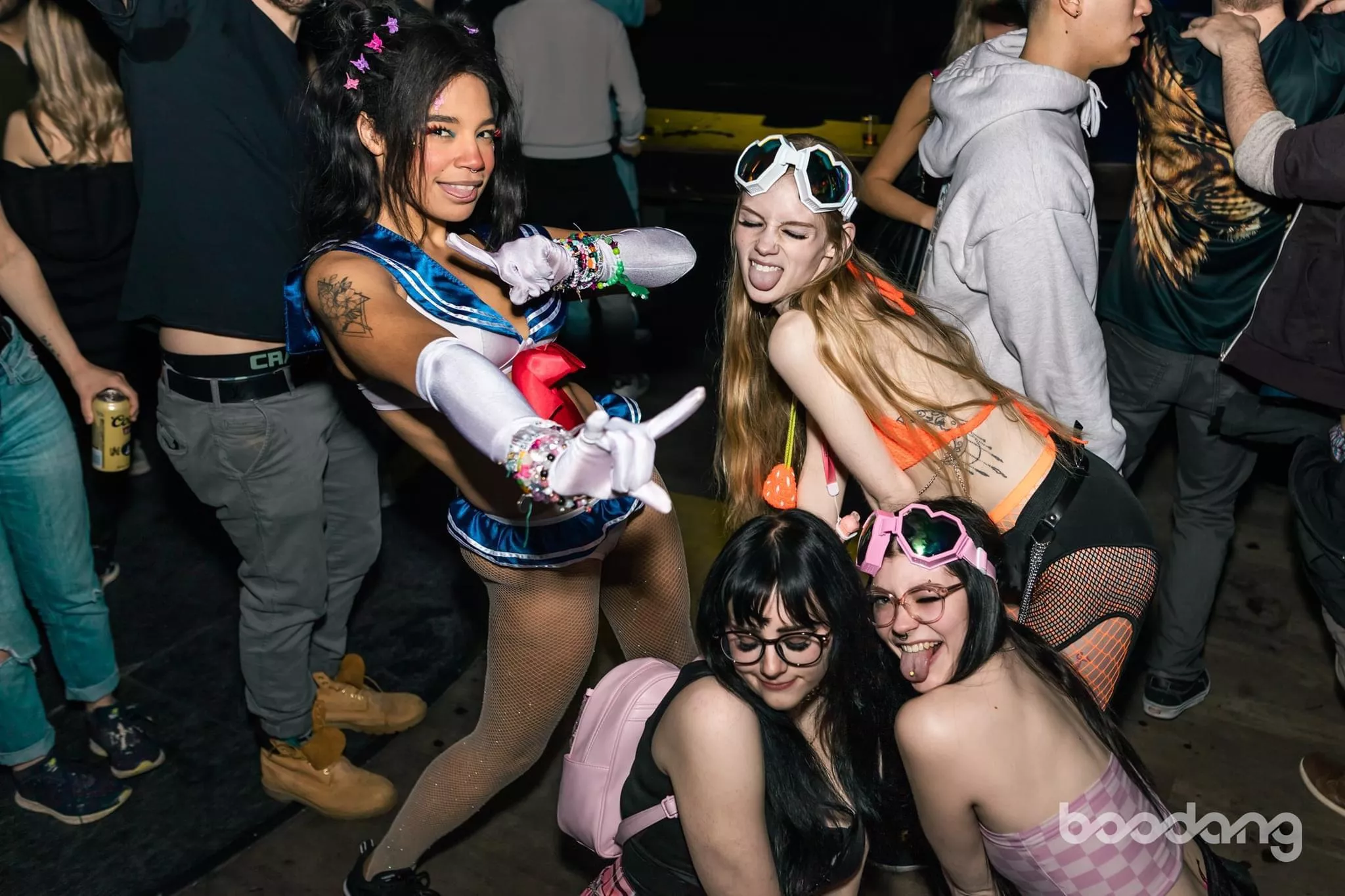 Sailor Moon & her rave besties 🤪