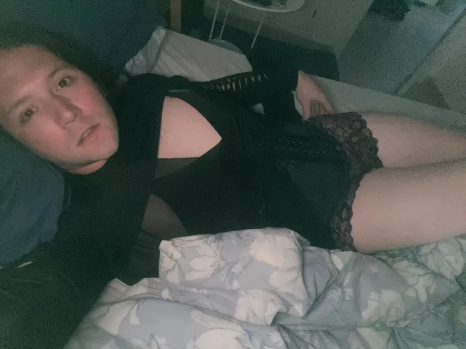 Started exploring my sissy side about 3 weeks ago. Still nervous about it but found an outfit that works for me.